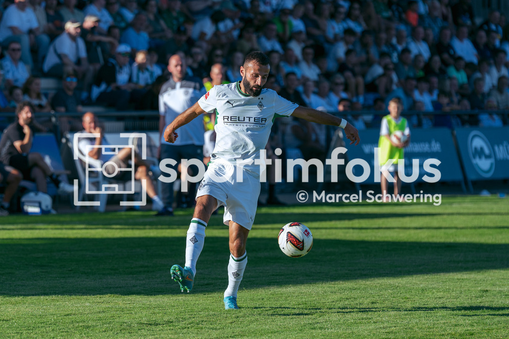 SSVg Velbert 02 – Borussia Mönchengladbach | Franck Honorat (Borussia Mönchengladbach) am Ball. Testspiel zwischen der SSVg Velbert 02 und Borussia Mönchengladbach in Velbert, 12.08.2026. Endstand: 0:8. sportimfokus / Marcel Schwering - Realisiert mit Pictrs.com