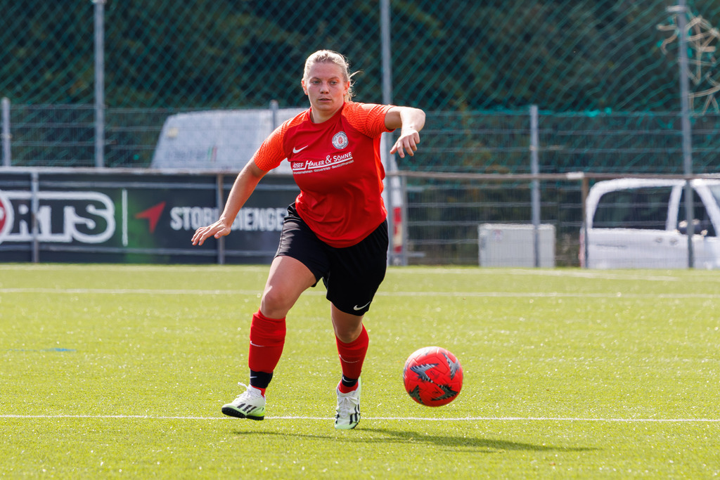 FCHHÜT_251003_4607 | 1.FC Heidenheim 1846 II vs. TSV Hüttlingen, Fußball, Frauen, Bezirkspokal, 2025/2026, 1.Runde, 03.10.2025 in Mergelstetten, Sportplatz 2(Foto: Michael Bulling) - Realisiert mit Pictrs.com