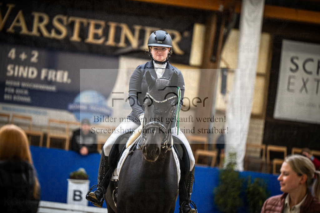 DOS_0041 | Entdecke hochwertige Reitturnierfotos von Foto Oger. Professionell, emotional und authentisch – jetzt Lieblingsmomente im Shop bestellen.Deutschlandweite Turnierfotografie. - Realisiert mit Pictrs.com