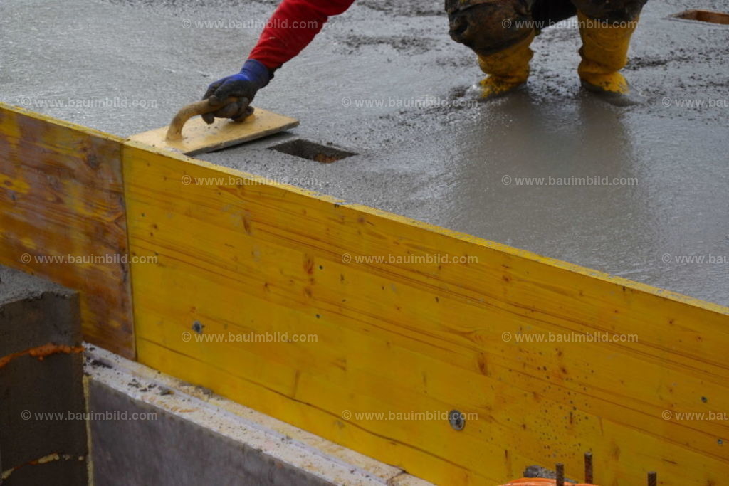 bib-lg04-betonarbeiten-0338 | Nach LV-Leistungsgruppen sortierte Detailfotos über den Bau eines Hauses. Alle Hausbau-Bilder direkt vom Urheber und Autor der Website Haus-Selber-Bauen.com