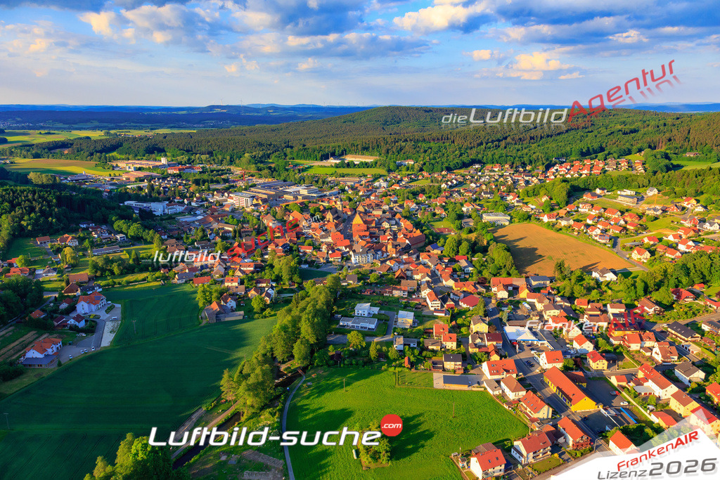 Die Luftaufnahme der Stadt Weismain wurde 2017 vom Flugzeug heraus erstellt ( keine Drohne )- hohe Auflösung für beste Qualität