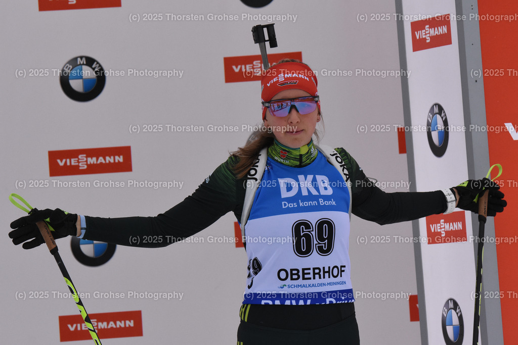 IBU WC Biathlon Oberhof 2018 | PREUSS Franziska (GER) beim Start; IBU WC Biathlon Oberhof 2018, 7.5 km Sprint Frauen am 04.01.2018 in der DKB Ski Arena in Oberhof, (Deutschland) - Realisiert mit Pictrs.com