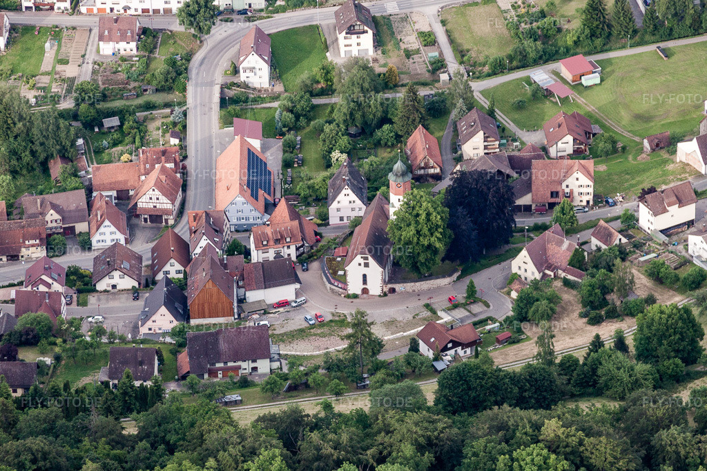 Luftbild: Michaelskirche in Sulz am Eck im Ortsteil Sulz am Eck in Wildberg im Bundesland Baden-Württemberg in Deutschland. – Foto: IMG_66849.jpg vom 07.06.2014 durch Werner Riehm/FLY-FOTO.de – Auflösung des Originals: 4300 x 2867 px