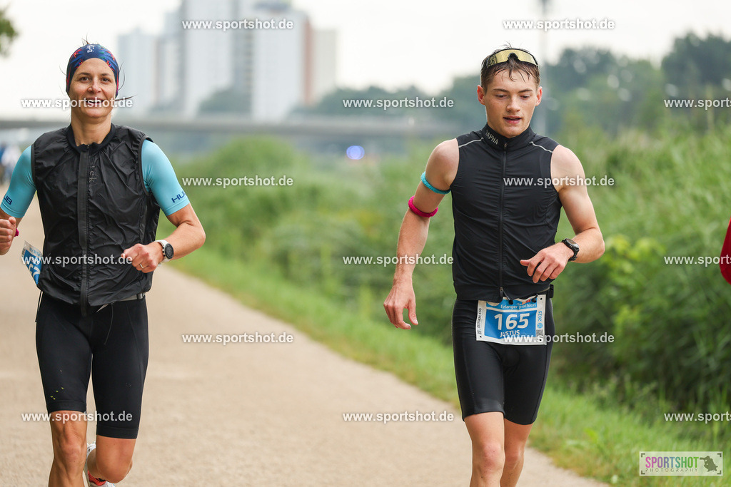 LUR_1941 | 34. M-net Erlanger Triathlon 2025 #erlangertriathlon  #mnettriathlon2025 #mnettriathlon #team #olympischedistanz #mitteldistanz #triathlon #maindonaukanal  #erlangertriathlon2025 #yourpictrs #tv1848 #tv1848erlangen  #triathlonbayern #sportinerlangen #demsportverbunden #sportshot_your_pictrs Copyright: www.sportshot.de