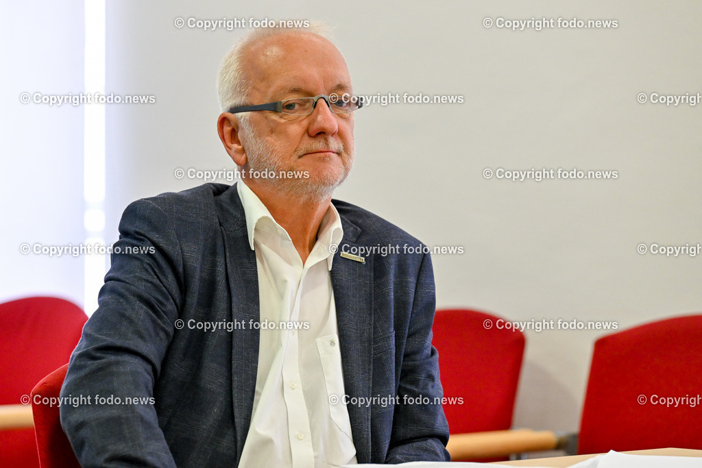 Pressekonferenz Land OÖ _ ÖGK_ 08.03.2023-14 | 08.03.2023, Presseclub Linz, AUT, Pressekonferenz Land Ooe & OoeGK - Zehnte Primaerversorgungseinrichtung eroeffnet in Oberoesterreich, im Bild Wolfgang Ziegler (Kurienobmann-Stellvertreter der niedergelassenen Aerzte in der Aerztekammer Ooe)