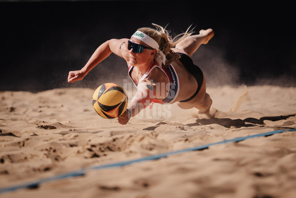 Beachvolleyball | Frauen | Allianz German Beach Tour 2025 | Tourstop Düsseldorf | 09.05.2025 | Anna Behlen springt zum Ball