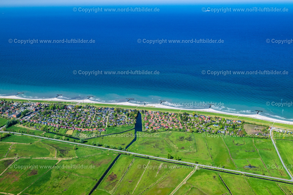 Schönberg_Brasilien_ELS_6171010524 | SCHöNBERG 01.05.2024 Dorfkern am Meeres- Küstenbereich der Ostsee in Schönberger Strand im Bundesland Schleswig-Holstein. // Village on marine coastal area of Baltic Sea in Schoenberger Strand in the state Schleswig-Holstein. Foto: Martin Elsen