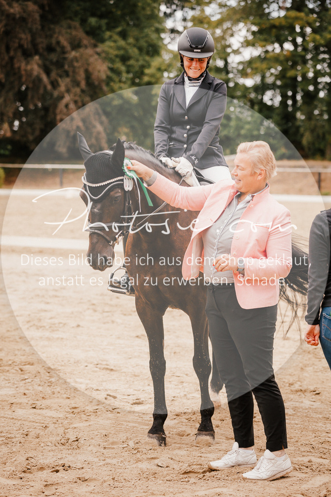 3I6A6422 | Stimmungsvolle Portraits und Reitsportfotografie im Ruhrgebiet und im Münsterland.

Pferdefotografie, Hundefotografie, Tierfotografie, Reportagen, Portraits von Tier und Mensch, Turnierfotografie in Bochum, Recklinghausen, Marl, Haltern am See, Dülmen.. - Realisiert mit Pictrs.com