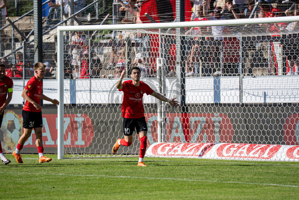 Stuttgarter Kickers vs. SG Sonnenhof Großaspach, Fussball, WFV-Pokal, Finale, 23.05.2026 | Mert Tasdelen (SG Sonnenhof Großaspach, #10) jubelt nach seinem 1:4 Siegtreffer,Stuttgarter Kickers vs. SG Sonnenhof Großaspach, Fussball, WFV-Pokal, Finale, 23.05.2026