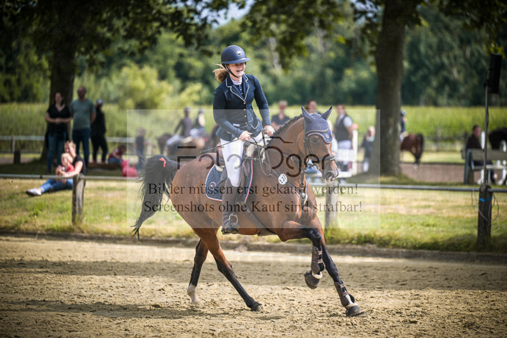 DOS_4668 | Entdecke hochwertige Reitturnierfotos von Foto Oger. Professionell, emotional und authentisch – jetzt Lieblingsmomente im Shop bestellen.Deutschlandweite Turnierfotografie. - Realisiert mit Pictrs.com