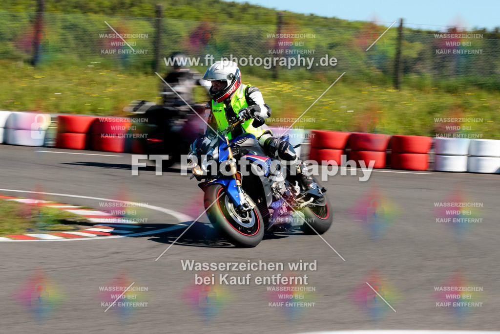 Moto-TeamOBK-21765 | Hier findet Ihr Bilder von Touristenfahrten auf der Nürburgring Nordschleife oder von anderen Veranstaltungen die ich besucht habe. Viel Spass beim Durch Schauen 