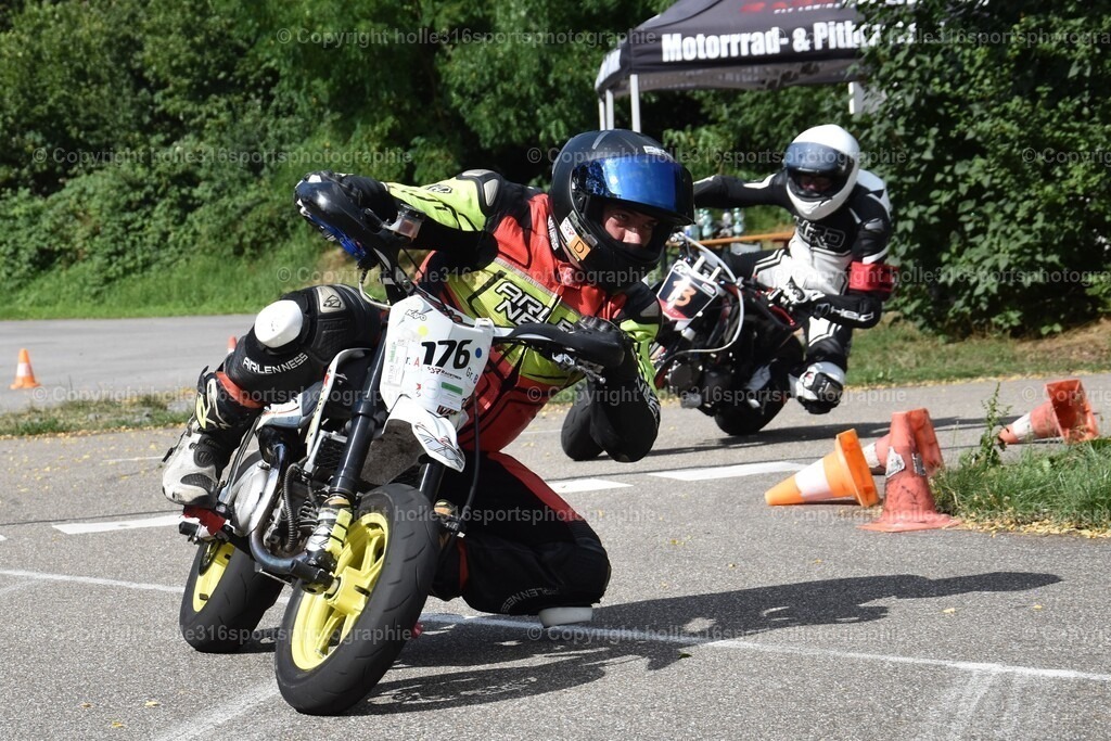 DSC_0895 | Sportfotografie , Motorsport, Motoross, Reitsport, Mointainbike, Enduro,
Landschaft , Outdoor, Eventfotografie, Landschaft, Bilder online bestellen - Realisiert mit Pictrs.com