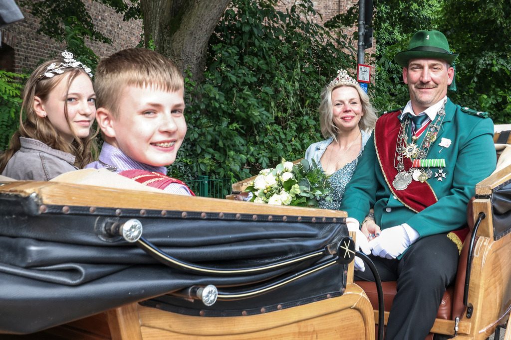 top-top.de 240602-058 | Foto, Video, Fotografie, Videografie, Fotobox, DJ, Discjockey, Musik, Musikbox, Veranstaltung, Photobooth, Amazon, Ebay, Buchtipp, Bestseller, Autor, Verlag, Buch, Wesel, Hamminkeln, NRW, Dinslaken, Rees, Drohne, Hochzeit, Party, Fotobox, Wesel, Fotograf