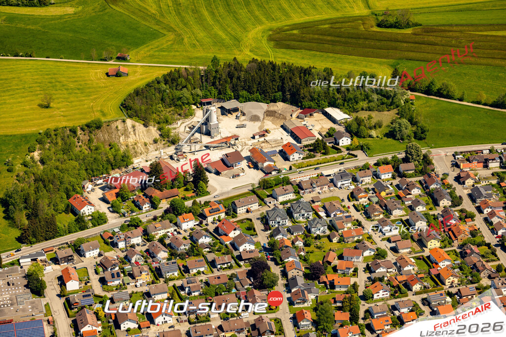 Das Luftbild zeigt :  Marktoberdorf - Die Luftaufnahme wurde 2024 vom UL-Flugzeug aus erstellt ( keine Drohne ) - Hochauflösende Luftaufnahme - Für grossformatige Ausdrucke geeignet. Die Geschenkidee !Mit Lizenz und Bildrechte bestellbar