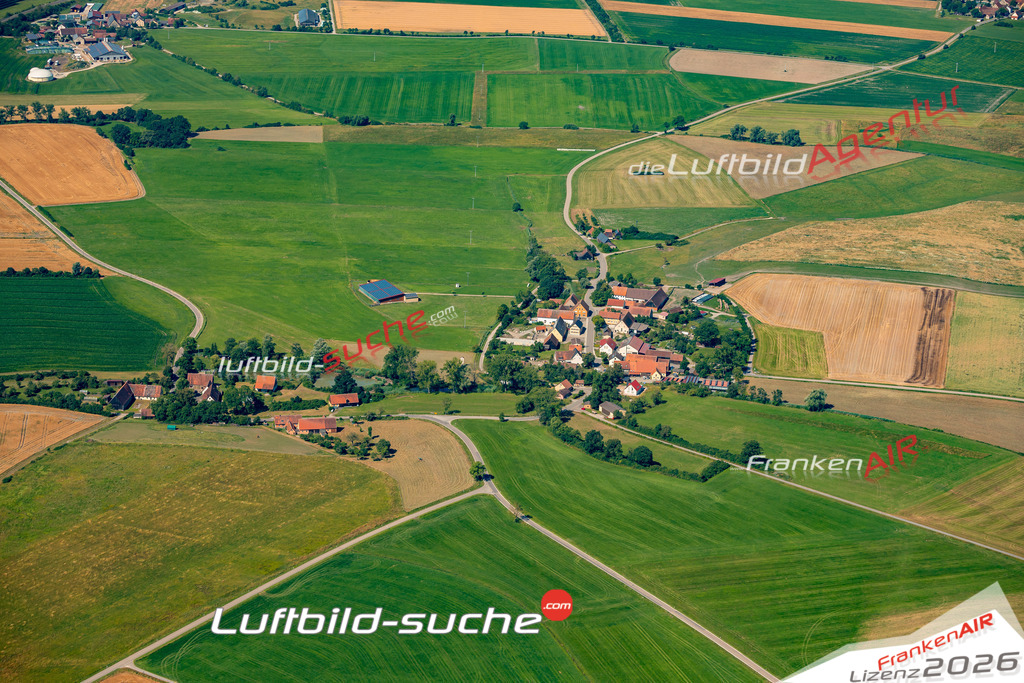 Das Luftbild zeigt : Röttenbach Leutershausen - Die Luftaufnahme wurde 2024 vom UL-Flugzeug aus erstellt ( keine Drohne ) - Hochauflösende Luftaufnahme - Für grossformatige Ausdrucke geeignet. Die Geschenkidee !Mit Lizenz und Bildrechte bestellbar