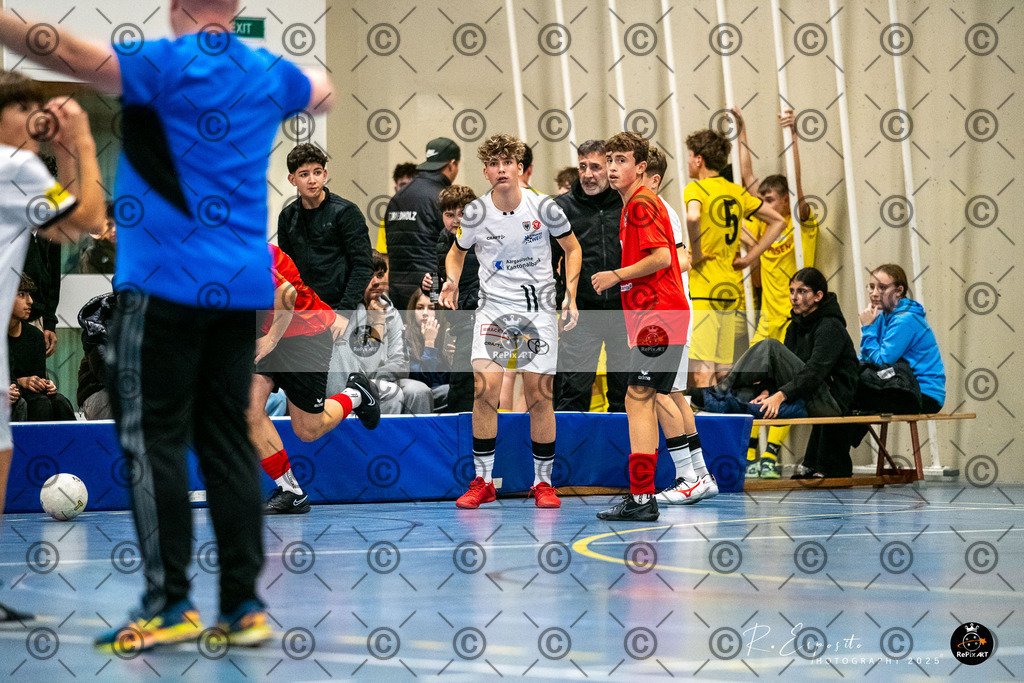 20251129_FCR-Hallenturnier-C_RAW-1_027-48 | Sport und Naturfotografie von Roberto Esposito zeigt echte Momente Bewegung und die Schönheit der Natur. Ausdrucksstarke Bilder schaffen Emotionen.