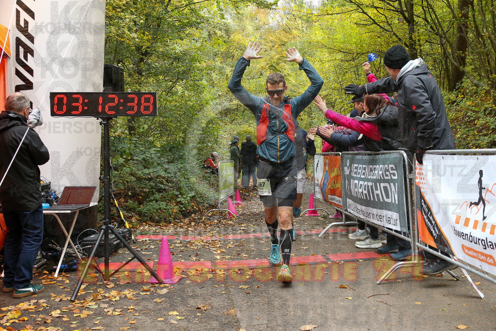 251026_1314_EX1_2939 | Sportfotografie im Rhein-Sieg Kreis, Köln, Bonn, NRW, Rheinland Pfalz, Hessen, etc. Unser Tätigkeitsfeld umfasst den Laufsport vom Volkslauf über den Marathon, Duathlon, Triathon bis zum Ultralauf wie Kölnpfad Ultra oder Schindertrail.