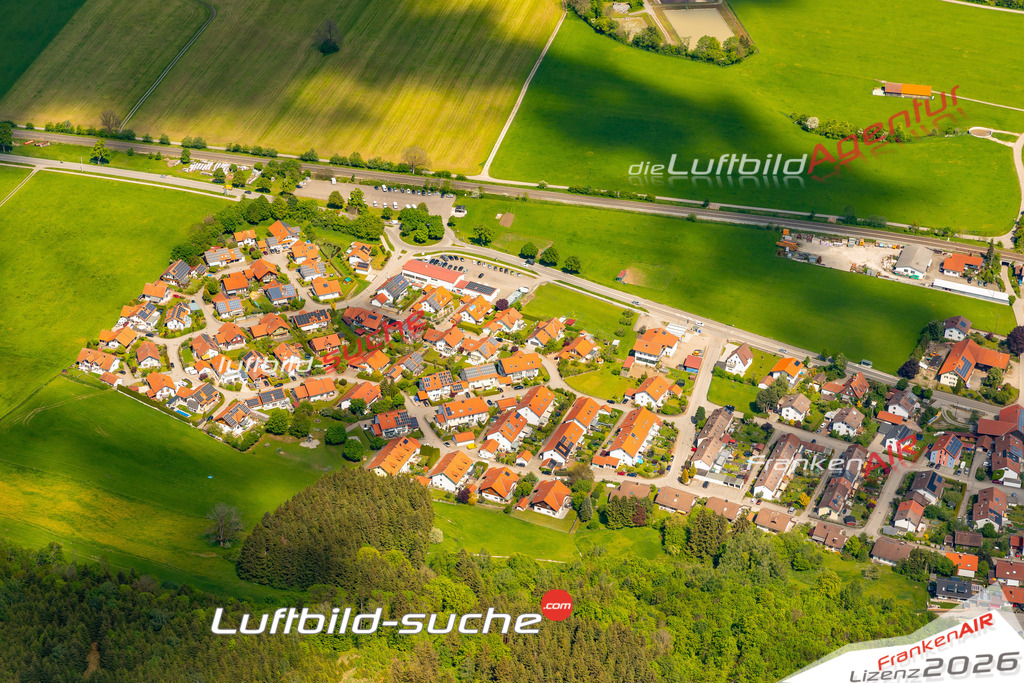 Das Luftbild zeigt :  Biessenhofen - Die Luftaufnahme wurde 2024 vom UL-Flugzeug aus erstellt ( keine Drohne ) - Hochauflösende Luftaufnahme - Für grossformatige Ausdrucke geeignet. Die Geschenkidee !Mit Lizenz und Bildrechte bestellbar