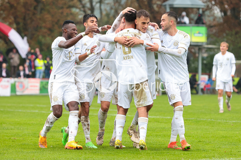 TSV Rain - FC Bayern Amateure | Großer Jubel nach dem Treffer zum 0-3 durch Justin JANITZEK (FCB #15)