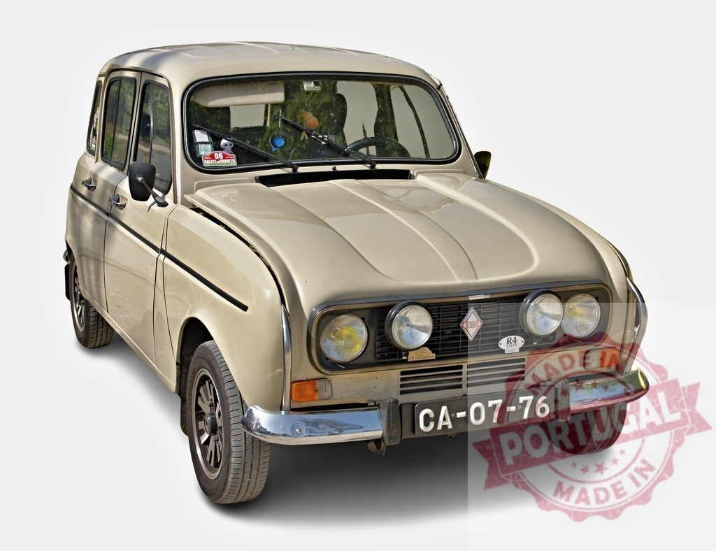 Renault 4L posing in a studio setting with white background | Classic Renault 4L car standing out against a white background in a studio environment - Realisiert mit Pictrs.com
