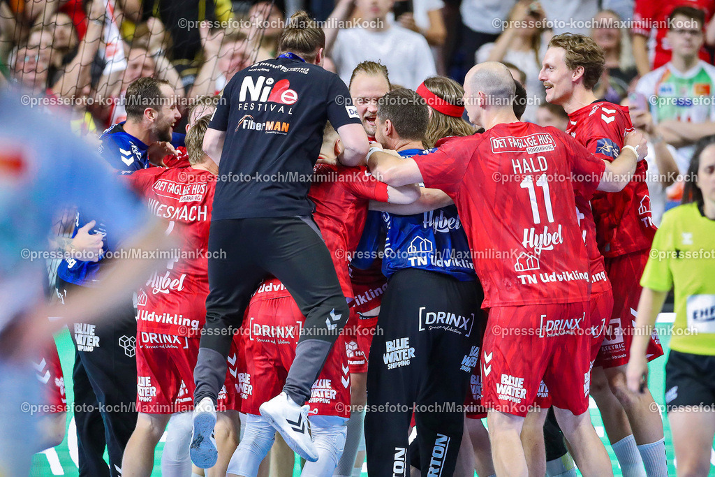 KoeEHF08062401164 | 08.06.2024, Köln, Handball, TruckScout24 EHF FINAL4, Machineseeker Champions League Men, Lanxess-Arena, Halbfinale, SC Magdeburg - Aalborg Handbold:  Abschlussjubel nach dem Sieg und dem EInzug in das Finale. 