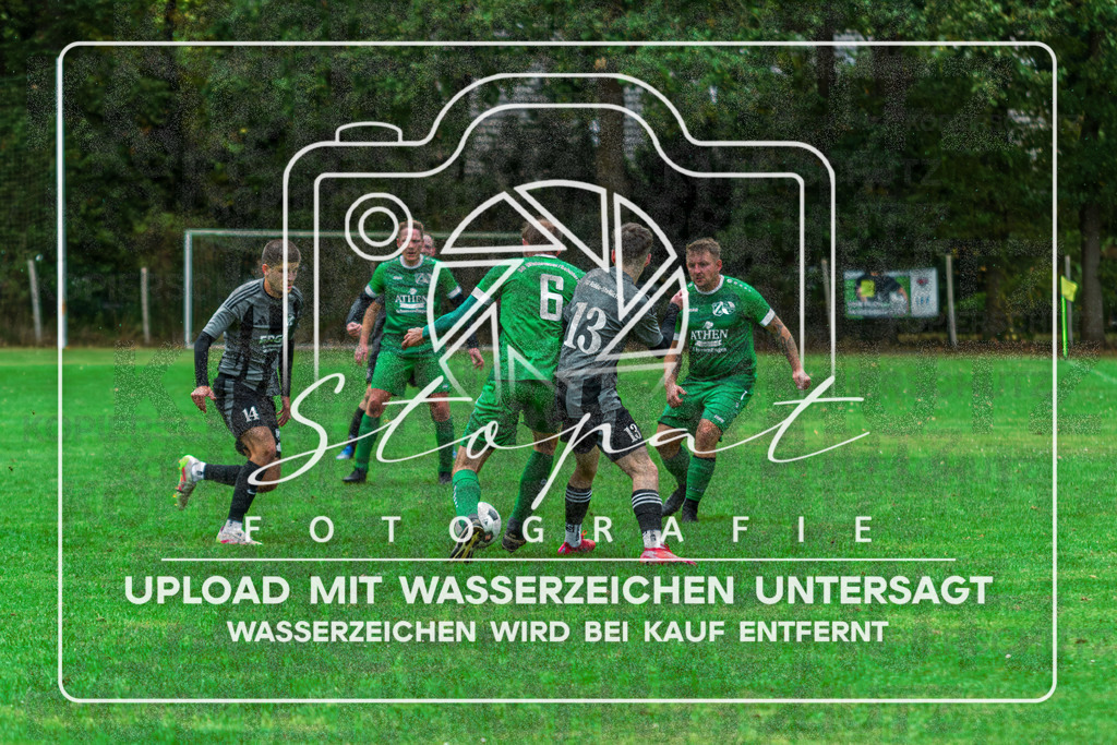 SGWFGFS-1016 | Moritz-Bjarne Bartels (SG Wintermoor/Schuelern #06) und Til Stimming (FG Fulde-Stellichte #13) beim Herren Kreisliga HK Spiel zwischen SG Schulern/Wintermoor und FG Fulde-Stellichte im Stadion Wintermoor, Schneverdingen (Simon Paul Stopat) - Realisiert mit Pictrs.com