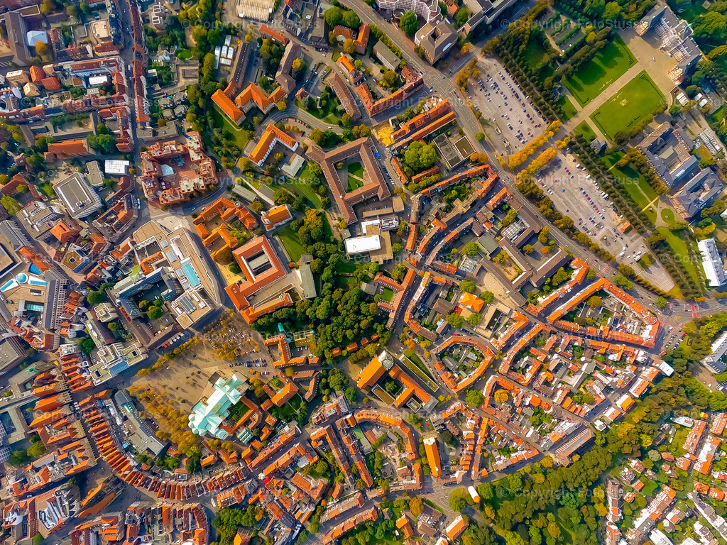 Luftbild der Innenstadt von Münster | Die Innenstadt von Münster aus der Vogelperspektive fotografiert. - Realisiert mit Pictrs.com