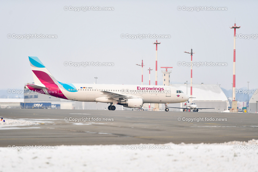 Flughafen Linz_ Linz Airport_ Linz-Hoersching_ 19.12.2022-9 | 19.12.2022, Linz Hoersching, AUT, Flughafen Linz, Linz Airport, im Bild Eurowings Flieger, Flugzeug