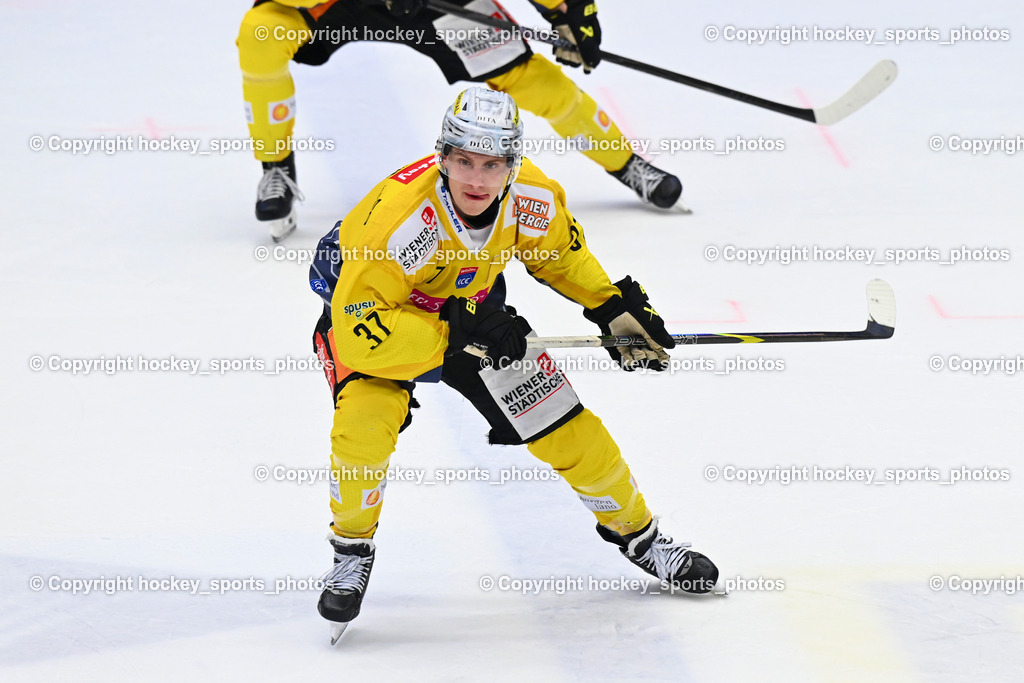 EC IDM WÄRMEPUMPEN VSV vs. Vienna Capitals | #37 Christof Kromp Vienna Capitals, EC IDM WÄRMEPUMPEN VSV vs. Vienna Capitals, EC IDM WÄRMEPUMPEN VSV vs. Vienna Capitals am 16.11.2025 in Villach (Stadthalle Villach), Austria, (Photo by Bernd Stefan)