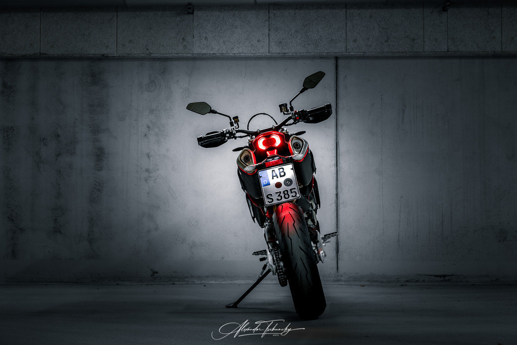 Hypermotard 698 Mono | Entdecken Sie die faszinierende Welt von Alexander Tschuncky Arts: Kreative Fotografie, atemberaubende Automobilkunst und hochwertiger Bilderdruck. Lassen Sie sich inspirieren! - Realisiert mit Pictrs.com