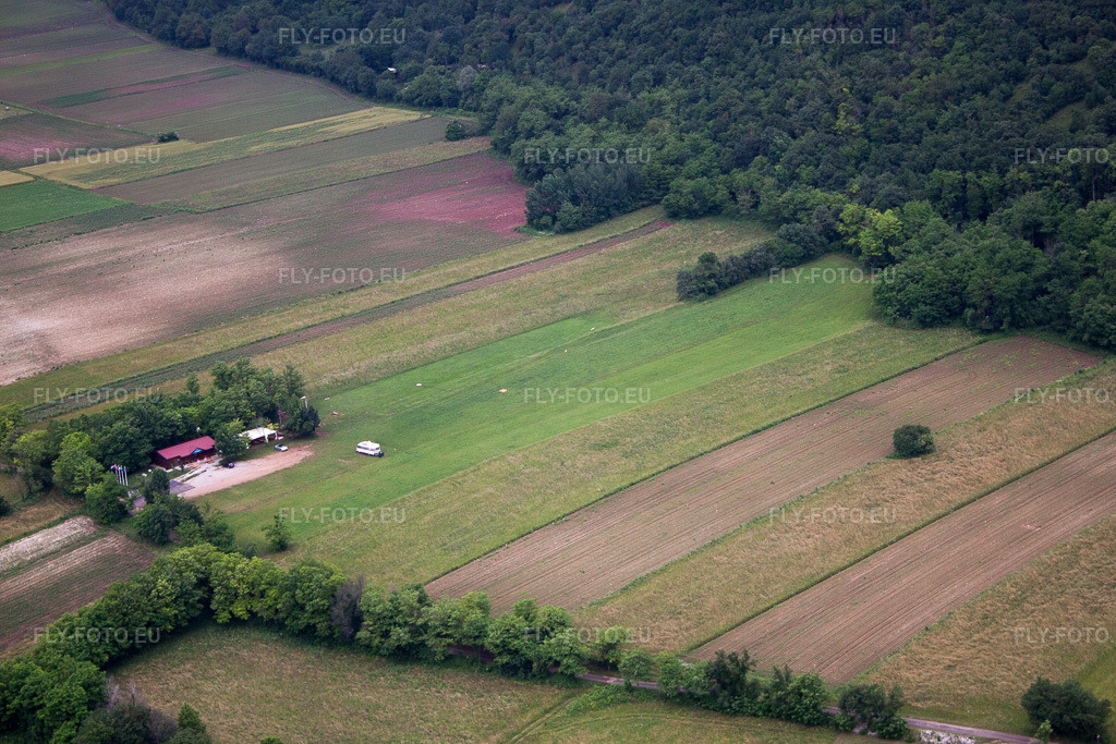 Vue aérienne: Site d'atterrissage à Belluno dans le département Frioul-Vénétie Julienne, Italie – .Photo: IMG_50484.jpg prise le 09/06/2012 par Werner Riehm/FLY-FOTO.eu – Résolution de l'original: 4752 x 3168 px