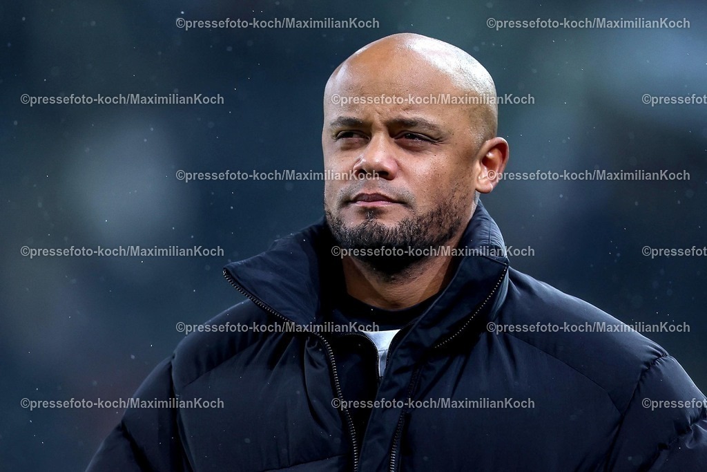 BMG11012502133 | 11.01.2025, Fußball, Borussia Mönchengladbach - FC Bayern München, 1. Fußball Bundesliga, Borussia-Park, Saison 2024 2025: Trainer Vincent Kompany (Cheftrainer Bayern)DFB regulations prohibit any use of photographs as image sequences and or quasi-video.