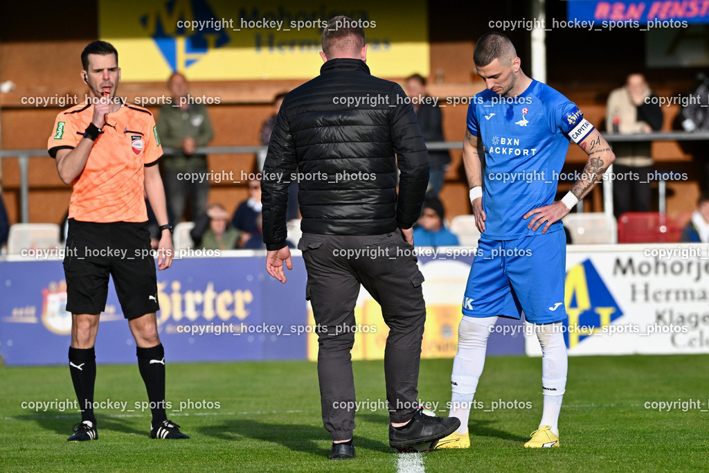 SAK vs. ATUS Velden 19.4.2024 | Emanuel Johann Kulterer Referee, Ehrenanstoss, #24 Zoran Vukovic SAK, SAK vs. ATUS Velden 19.4.2024, SAK vs. ATUS Velden am 19.04.2024 in Klagenfurt (Sportpark Welzenegg), Austria, (Photo by Bernd Stefan)