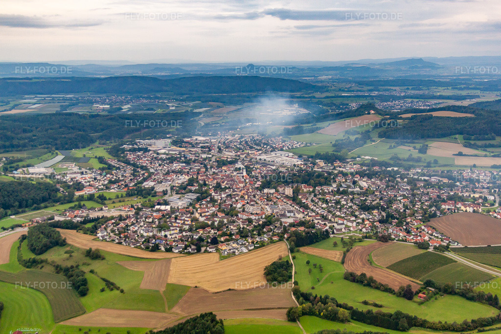Luftbild: bei Frühdunst in Stockach im Bundesland Baden-Württemberg in Deutschland. Foto: IMG_71818.jpg vom 31.08.2014 durch Werner Riehm/FLY-FOTO.de