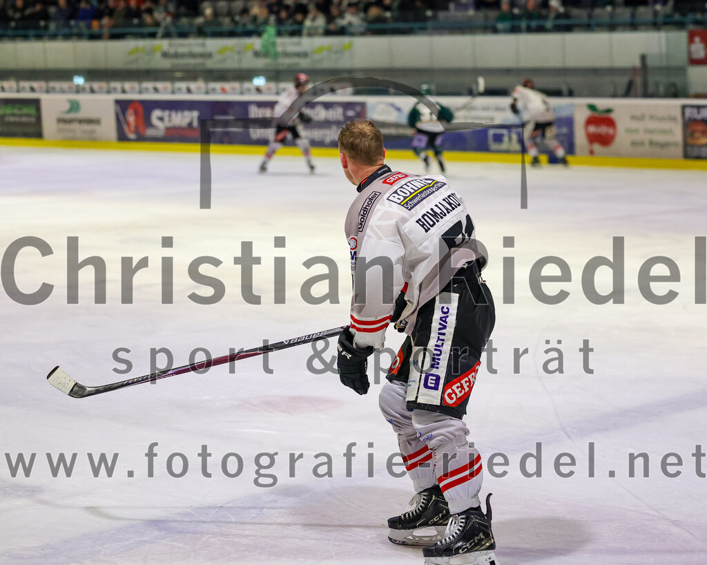 2026-02-08_024_TSV_Erding_gegen_ECDC_Memmingen_Indians | Erding, Deutschland, 08.02.2026:Eishockey, Oberliga Süd 2025 / 2026, 45. Spieltag, TSV Erding gegen ECDC Memmingen Indians, Endergebnis: Edgars Homjakovs (ECDC Memmingen Indians, #71)Foto: Christian Riedel / fotografie-riedel.net