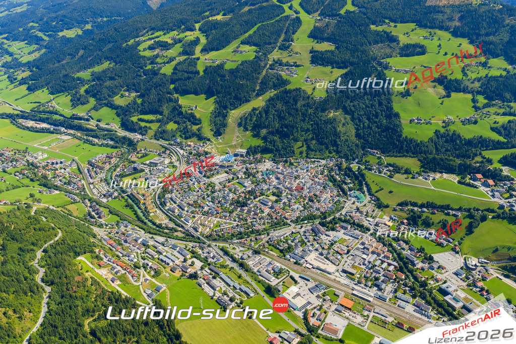 Luftaufnahme von  Schladming - Die Luftaufnahme wurde 2025 vom UL-Flugzeug heraus erstellt ( keine Drohne ) - Hochauflösende Luftaufnahme - für professionelle Ausdrucke geeignet. Die Geschenkidee !Mit Lizenz und Bildrechte bestellbar
