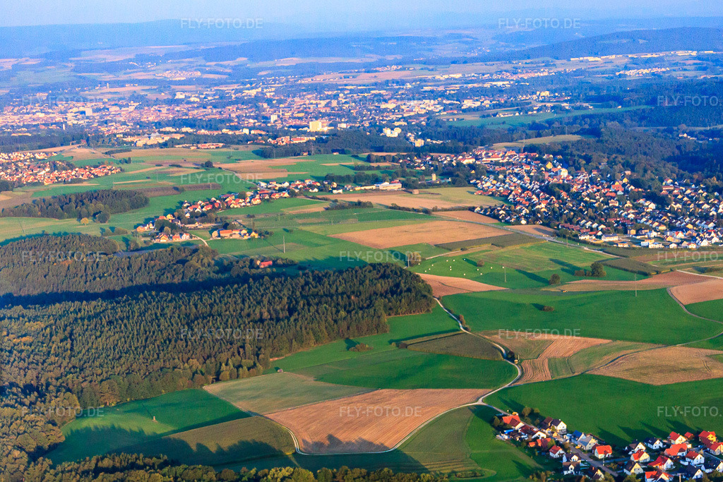 Luftbild: Blick nach Bayreuth aus Westen im Ortsteil Forst in Eckersdorf im Bundesland Bayern in Deutschland. Foto: IMG_45762-1809.jpg vom 25.09.2011 durch Werner Riehm/FLY-FOTO.deAuflösung des Originals: 4327 x 2885 px