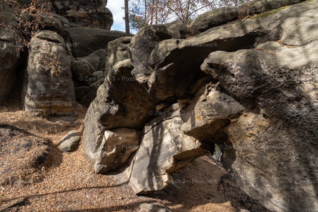 Obere_Affensteinpromenade_Siegfried_Bergfried_Felsentor_Laub | 2022-09-02_Waldbrandgebiete_2 - Realisiert mit Pictrs.com
