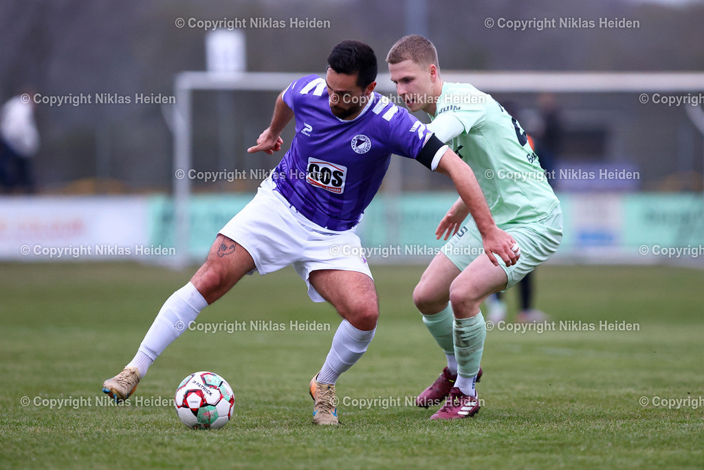 NH_VfRNeumuenster_PSVNeumuenster_FlensOberliga_15042026 | #21 Rafael Krause (VfR Neumünster), #26 Paul Eberhardt (PSV Union Neumünster)Fußball I Herren I Flens Oberliga I Saison 2025-2026  I 19. Spieltag I VfR Neumünster - PSV Union Neumünster I 15.04.2026 I VfR Stadion HSP (Grümmi Arena)