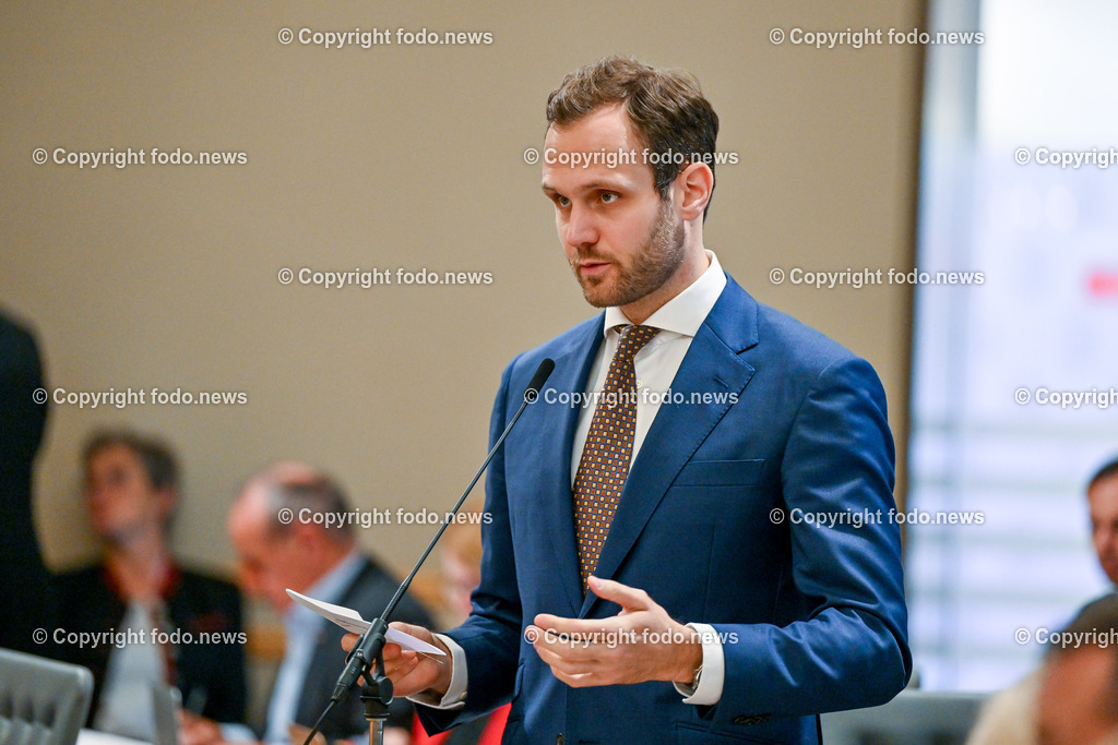 Landhaus Linz_ Promenade_ Landtagssitzung_ 24.10.2024-59 | 24.10.2024, Landhaus Linz AUT, Promenade, Landtagssitzung, im Bild Felix Eypeltauer (Neos, Klubobmann)