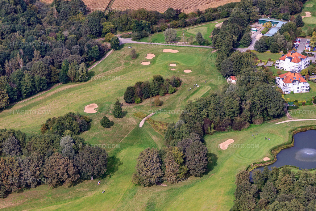 Aerial view: Greens and ponds at the Baden-Baden Golf Club Soufflenheim in Soufflenheim in the state Bas-Rhin, France. – Photo: IMG_53505.jpg taken on 09/30/2012 by Werner Riehm/FLY-FOTO.com – Resolution of the original: 4752 x 3168 px