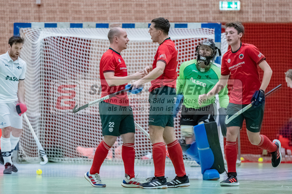 HK_20231216_107402 | 1. Bundesliga Herren  Crefelder HTC - Blau Weiß Köln am 16.12.2023 Sporthalle Glockenspitz, Krefeld , Ehling Jonathan ( Crefelder HTC #22 ) , Boomes Anton ( Crefelder HTC #23 ) , Schröder Mika ( Crefelder HTC #33 )