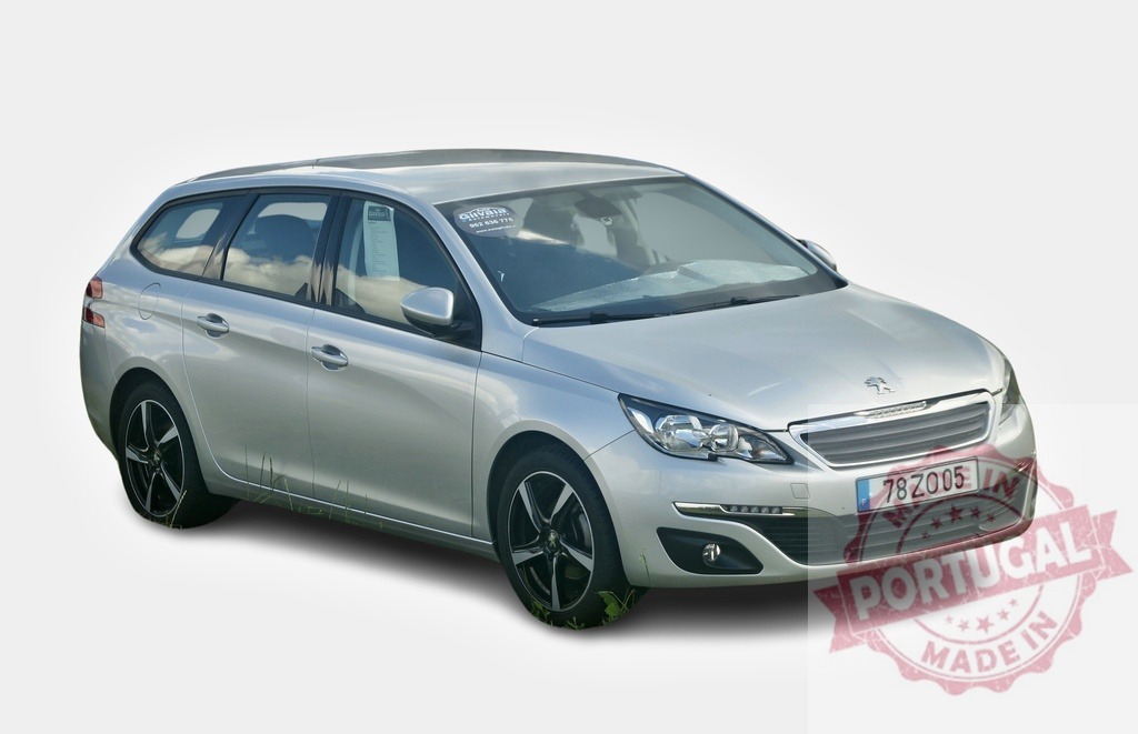 Silver Peugeot 308 SW station wagon parked on white background | Modern silver Peugeot 308 SW station wagon parked on a white background, showcasing its sleek design and family-friendly practicality - Realisiert mit Pictrs.com