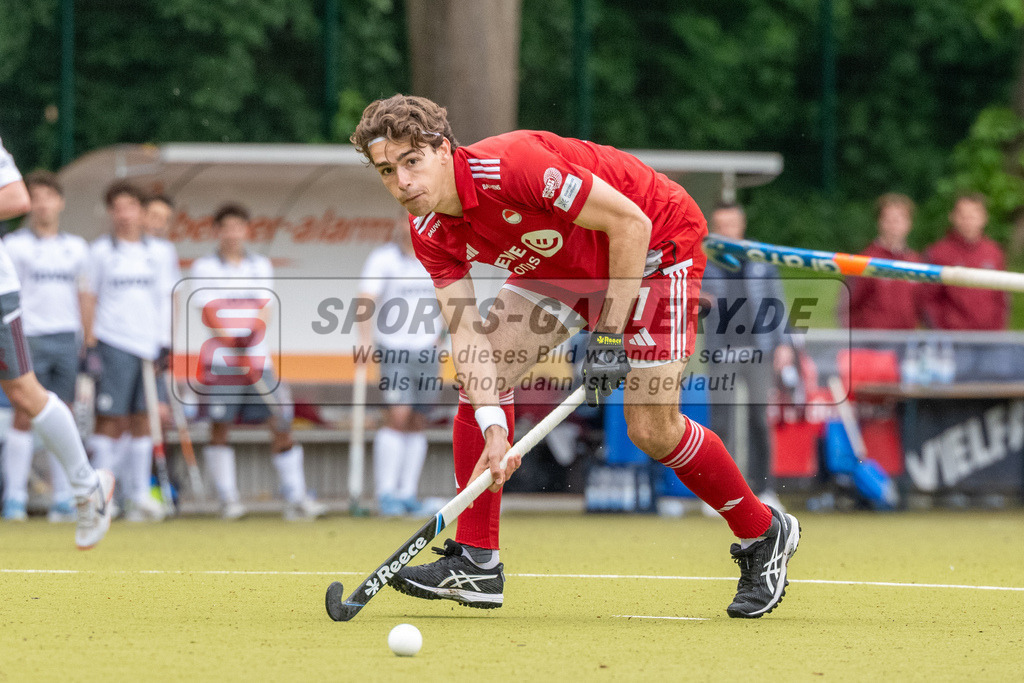 SFE_20250504_0111 | Köln, Deutschland, 04.05.2025:  Hockey 1. Bundesliga Herren Rot-Weiss Köln - Münchener SC im KTHC Stadion Rot-Weiss Köln Tennis and Hockey Club am 04.05.2025 in Köln, Deutschland. (Foto von Stephan Fehrmann)Köln, Germany, 04.05.2025: Hockey 1. Bundesliga Herren Rot-Weiss Köln - Münchener SC in KTHC Stadion Rot-Weiss Köln Tennis and Hockey Club at 04.05.2025 in Köln, Deutschland. (Foto from Stephan Fehrmann)