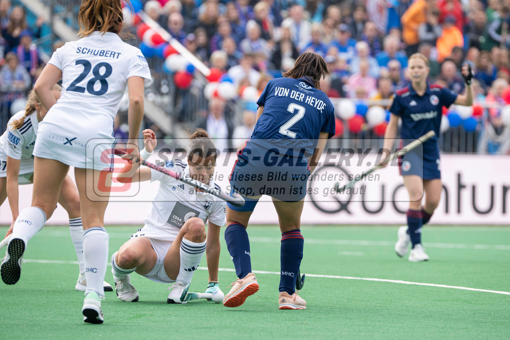 Final4_20240519-1143-0045 | Bonn, Deutschland, 19.05.2024: Lucina von der Heyde (Mannheimer HC), Selin Oruz (Duesseldorfer HC) in Aktion waehrend des Spiels der Deutsche Feldhockey-Meisterschaften 2024 zwischen Final 4 Damen Finale Düsseldorfer HC - Mannheimer HC im Bonner THV am 19.05.2024 in Bonn, Deutschland. (Foto von Stephan Fehrmann)

Bonn, Germany, 19.05.2024: Lucina von der Heyde (Mannheimer HC), Selin Oruz (Duesseldorfer HC) in action during the game of Deutsche Feldhockey-Meisterschaften 2024 between Final 4 Damen Finale Düsseldorfer HC - Mannheimer HC in Bonner THV at 19.05.2024 in Bonn, Deutschland. (Foto from Stephan Fehrmann)