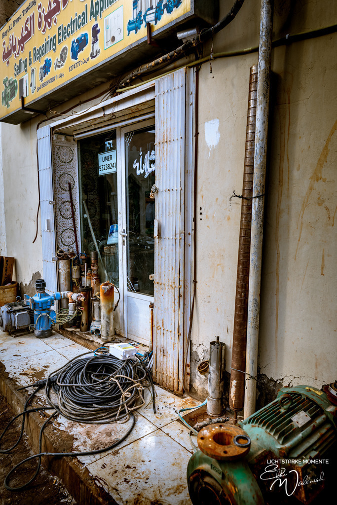 Bahla Fort, Bahla - Stadtviertel jenseits der Touristenpfade | Herzlich willkommen auf meiner Seite! Ich bin Elke Wallnisch, Deine Fotografin für lichtstarke Momente. Der Name steht für alles, was mich mit der Fotografie verbindet: Das Licht und seine machtvolle Wirkung auf eine Situation oder unsere Stimmung - Realisiert mit Pictrs.com