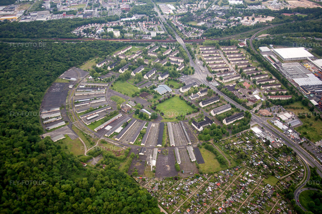 Luftbild: ehemaligen Militär- Kaserne Pioneer im Ortsteil Wolfgang in Hanau im Bundesland Hessen in Deutschland. Foto: IMG_088864.jpg vom 20.05.2016 durch Werner Riehm/FLY-FOTO.de