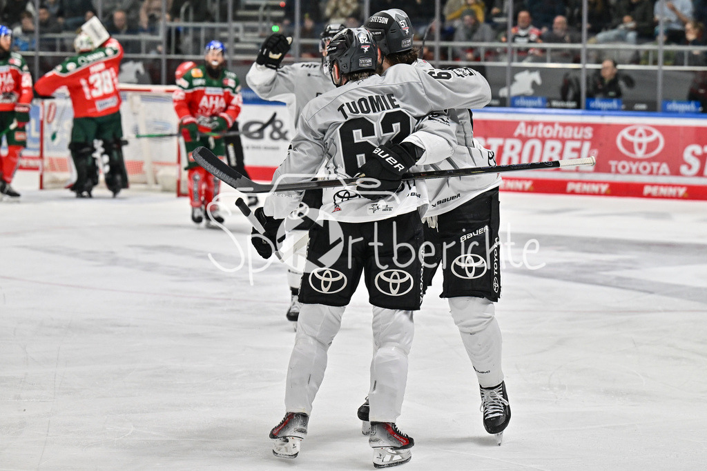Augsburger Panther - Kölner Haie | Jubel der Haie nach dem Anschlusstreffer zum 2-3 durch Brady AUSTIN (Koelner Haie #57) / Treffer / Tor / Torschuetze / Freude / Happy / DEL: Augsburger Panther - Koelner Haie, Curt Frenzel Stadion am 02.03.2025