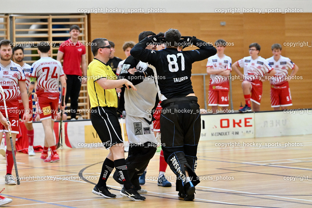 VSV Unihockye vs. KAC Floorball | #21 Tobias Grabner KAC Floorball, Alexander Gruber Referee, Faustkampf, #87 Timmo Taurer VSV Unihockey, #55 Maximilian Obereder KAC Floorball, VSV Unihockye vs. KAC Floorball, VSV Unihockye vs. KAC Floorball am 13.04.2025 in Villach (Ballspielhalle St. Martin), Austria, (Photo by Bernd Stefan)
