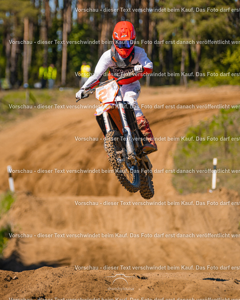 20260501_MCWriezen-2980 | Sportfotografin aus Berlin-Brandenburg mit Fokus auf Motocross. Ich halte deine sportliche Leistung und echte Emotionen auf und neben der Strecke professionell fest. Entdecke die Fotos von deinem Rennen und bestelle sie direkt hier im Shop.